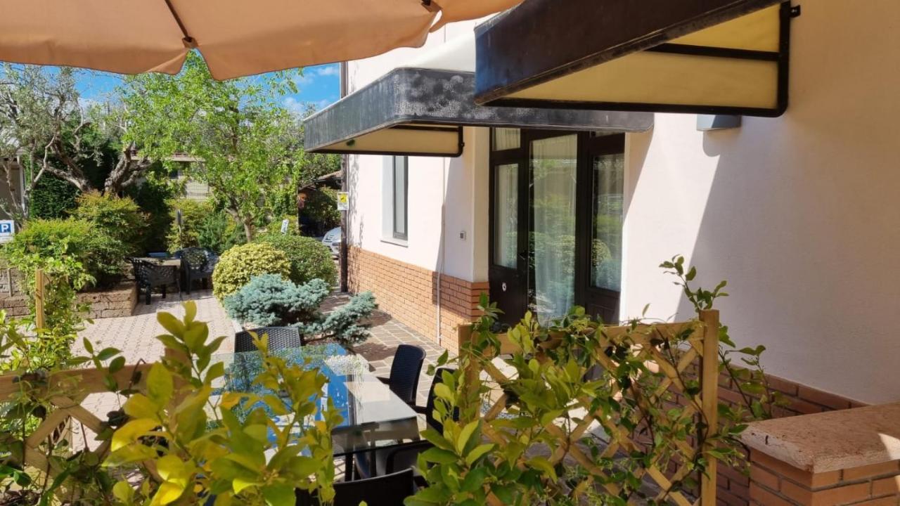 Fontana Oasis Apartments Castelnuovo del Garda Buitenkant foto